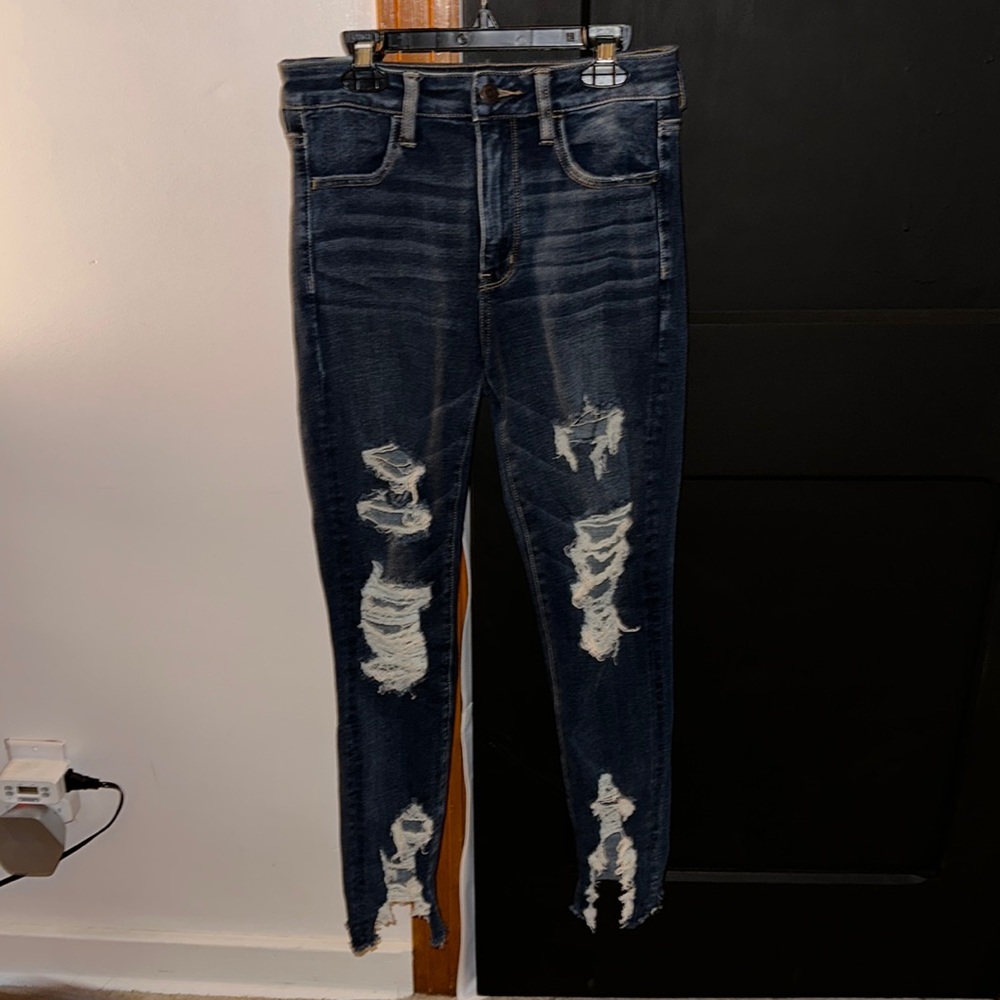 American Eagle distressed jeans size 6 short